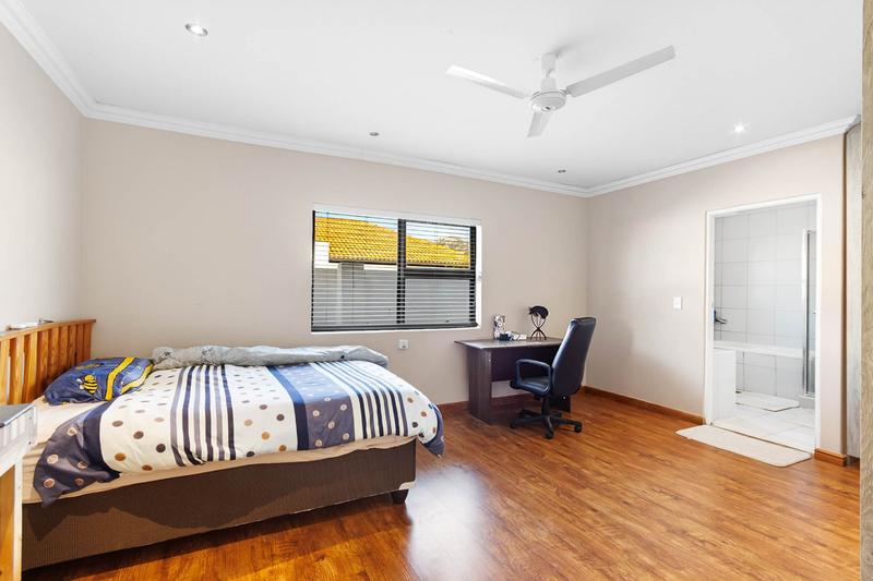 To Let 4 Bedroom Property for Rent in Gordons Bay Central Western Cape